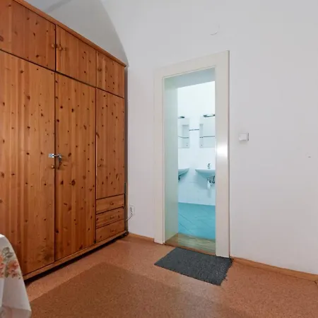 Shelter Hostel *